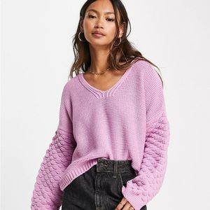ASOS DESIGN - V-neck sweater with textured sleeves in pink - Size US 4